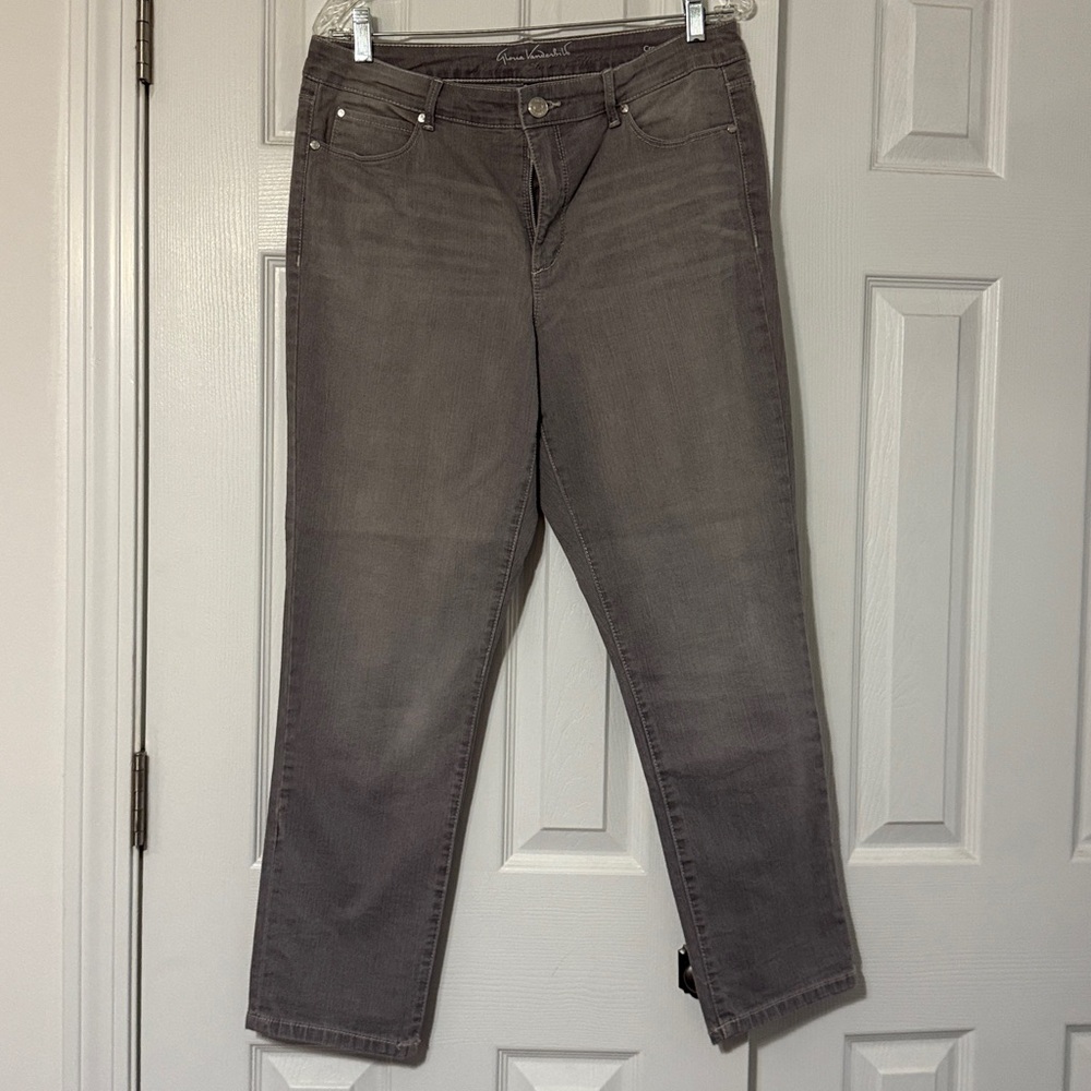 Gloria Vanderbilt Women's Cropped Jeans in Gray. Size 10